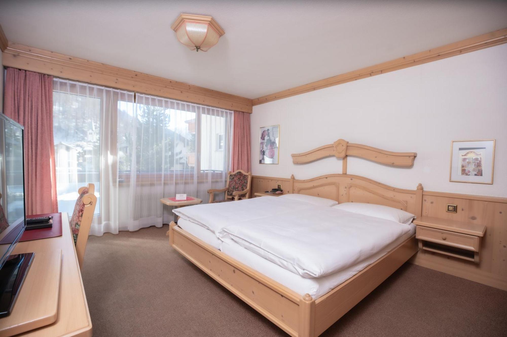 Hotel Alpenhof Saas-Almagell Extérieur photo
