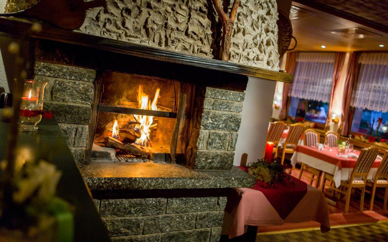 Hotel Alpenhof Saas-Almagell Extérieur photo